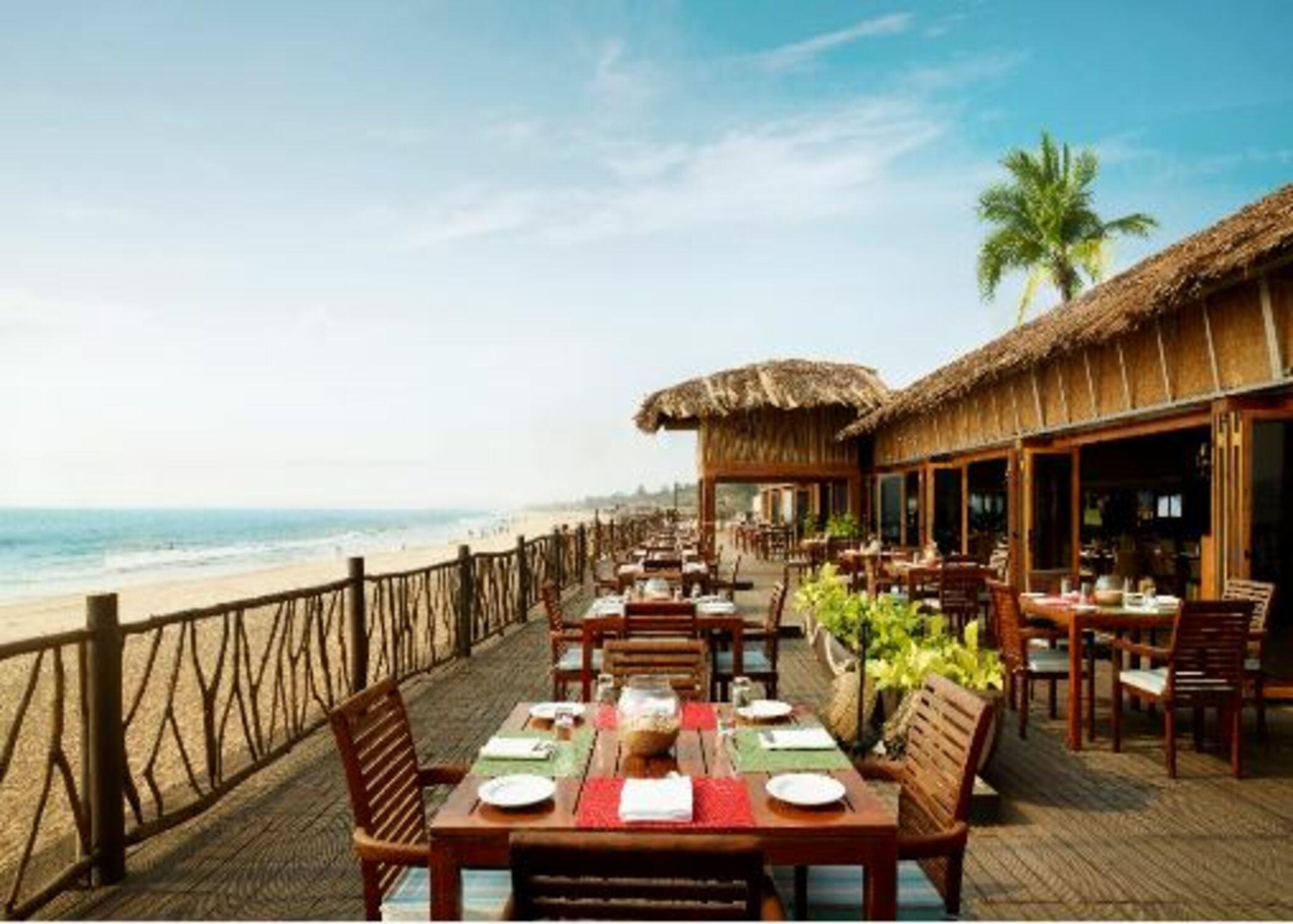Taj Fort Aguada Resort & Spa, Goa Sinquerim Zewnętrze zdjęcie The restaurant at the beach