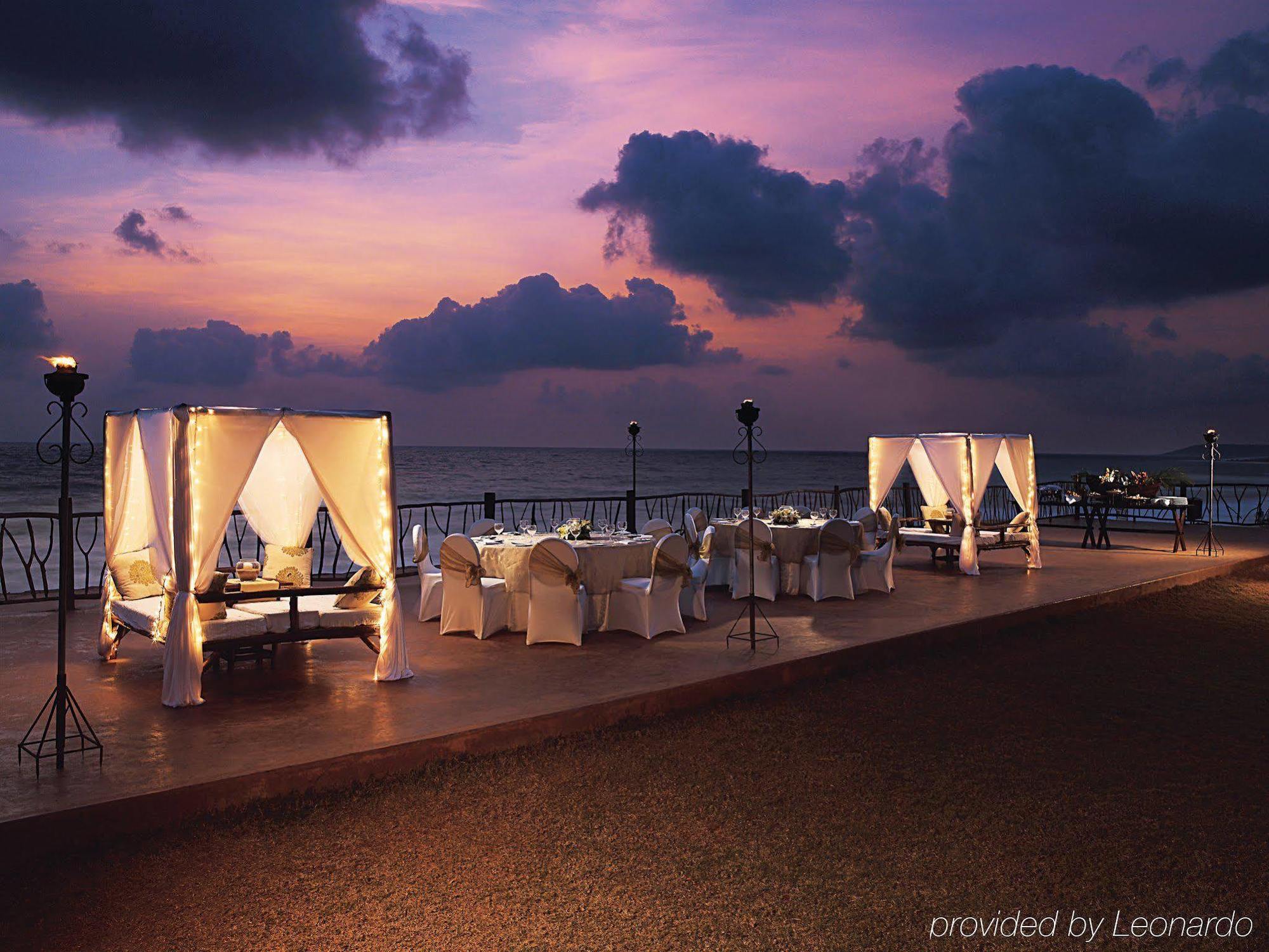 Taj Fort Aguada Resort & Spa, Goa Sinquerim Restauracja zdjęcie The Deck