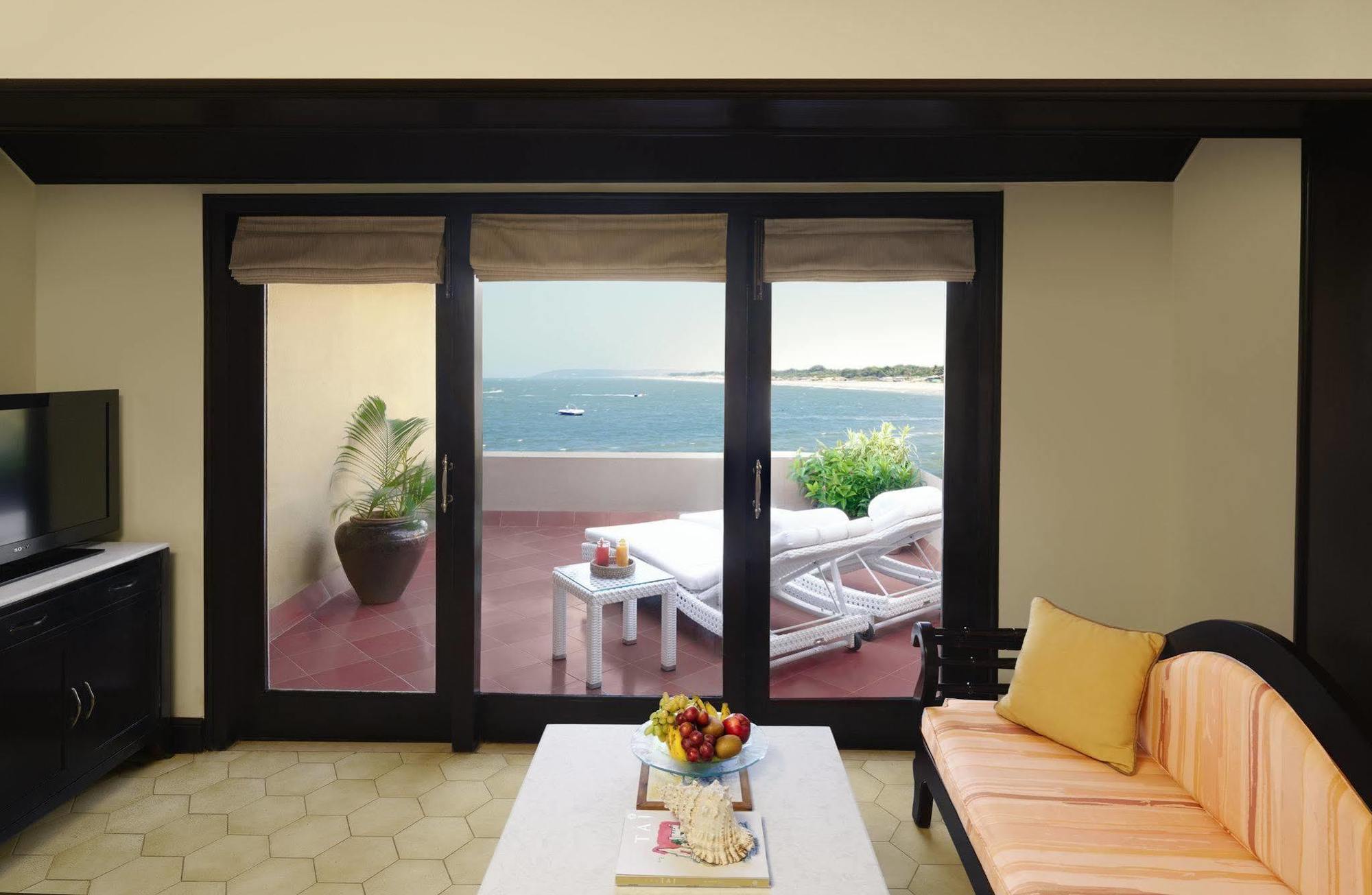 Taj Fort Aguada Resort & Spa, Goa Sinquerim Zewnętrze zdjęcie A room at the resort